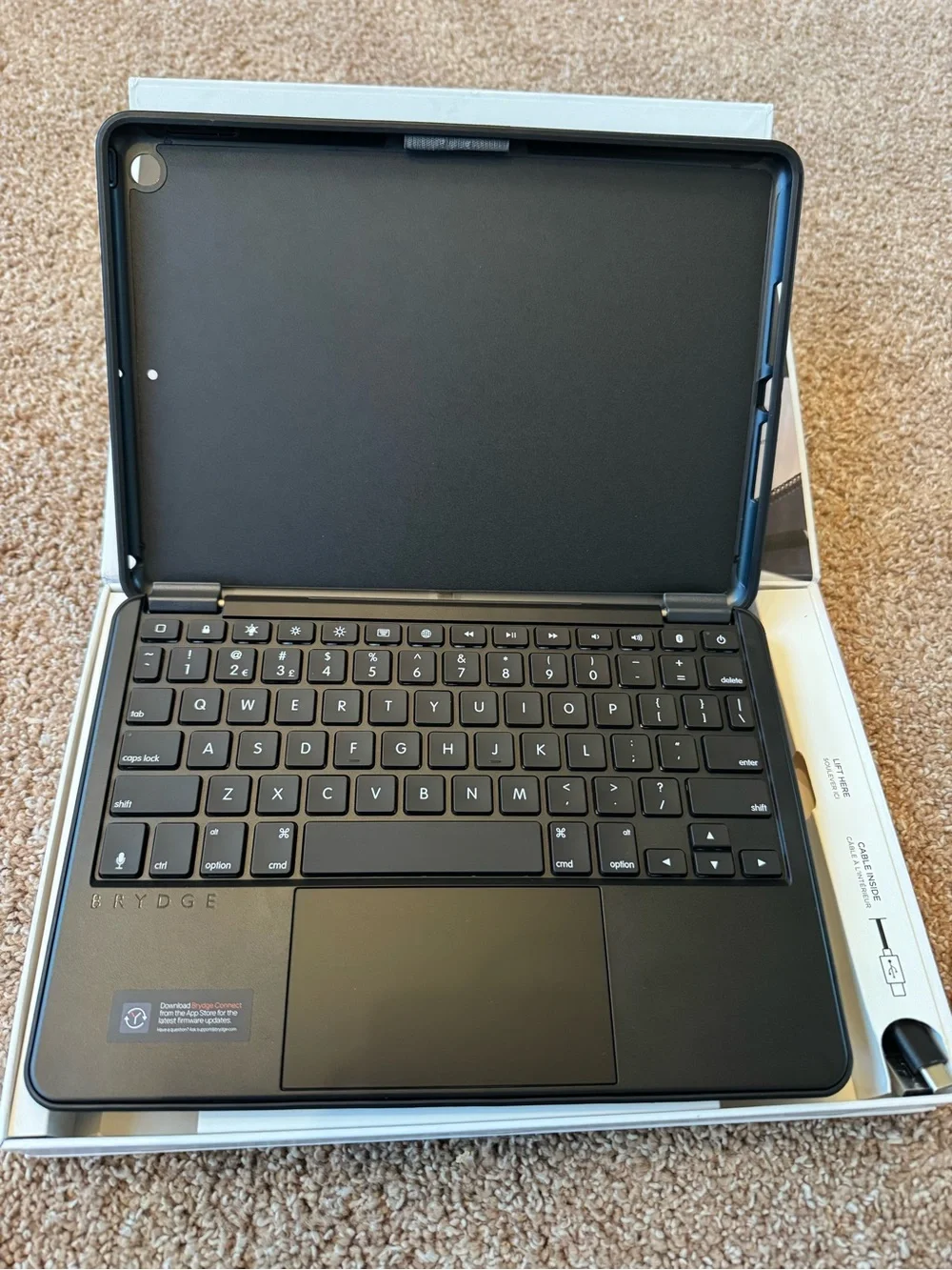 10.2 MAX+ Wireless Keyboard Case with Trackpad - Black